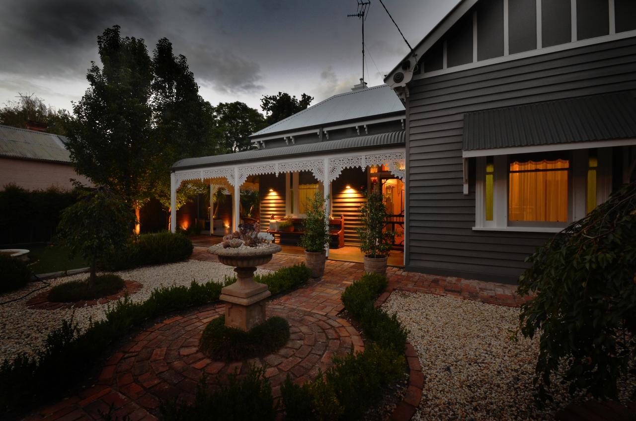 Clement House Bed & Breakfast Benalla Exterior photo